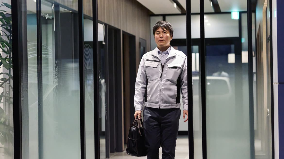 最終レースが終わってからの打ち合わせだったので帰社時間が遅くなりました。いつもより15分遅く退社し、その足で一番下の子の保育園へ向かいました。